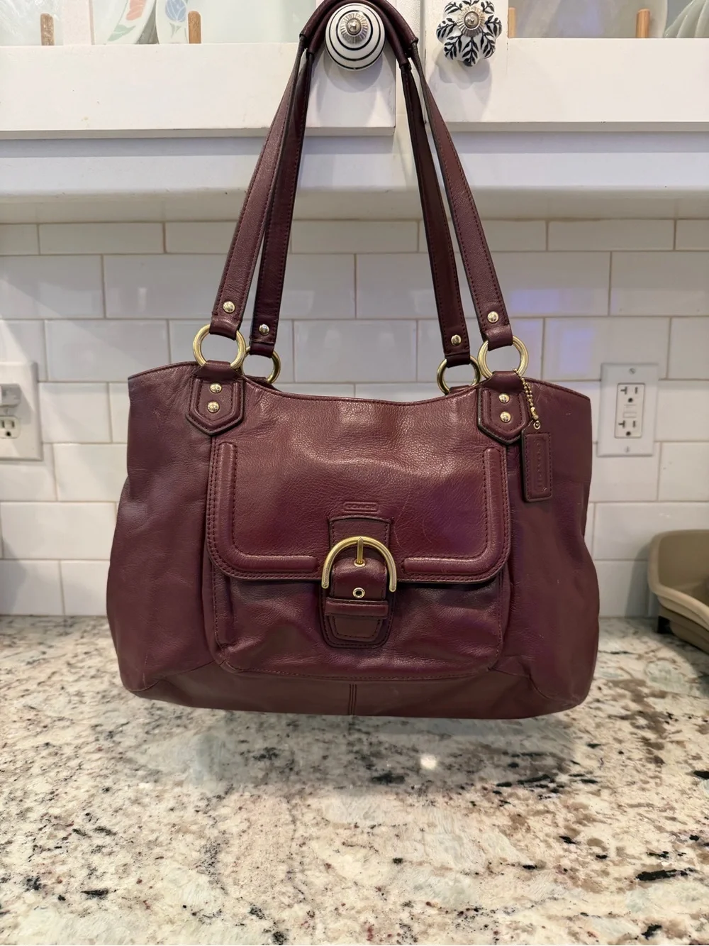 Coach Leather vintage Shoulder Bag in Burgundy with Gold Hardware